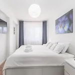 Seaside Breeze Stylish Balcony & Parking By Renters