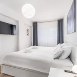 Seaside Breeze Stylish Balcony & Parking By Renters *