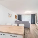Seaside Breeze Stylish Balcony & Parking By Renters Apartamento Miedzyzdroje