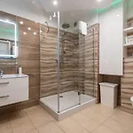 Seaside Breeze Stylish Balcony & Parking By Renters