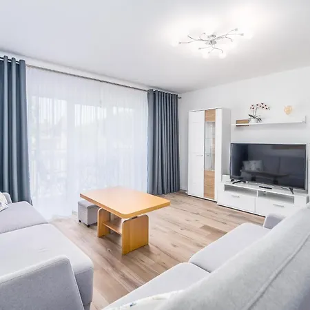 Apartment Seaside Breeze Stylish Balcony & Parking By Renters
