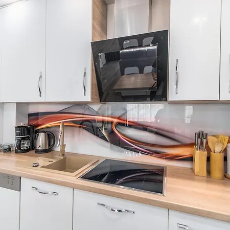 Seaside Breeze Stylish Balcony & Parking By Renters شقة