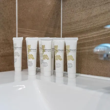 Seaside Breeze Stylish Balcony & Parking By Renters