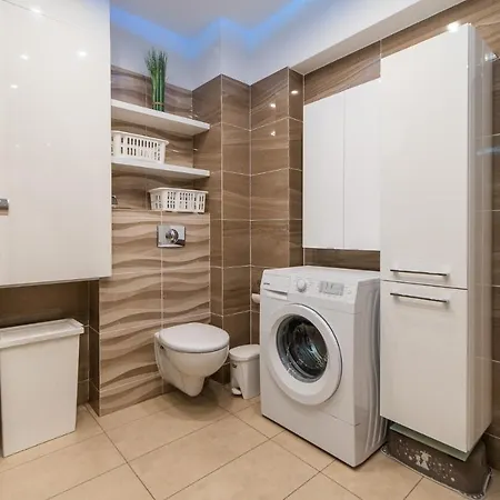 Seaside Breeze Stylish Balcony & Parking By Renters مينززدرويه