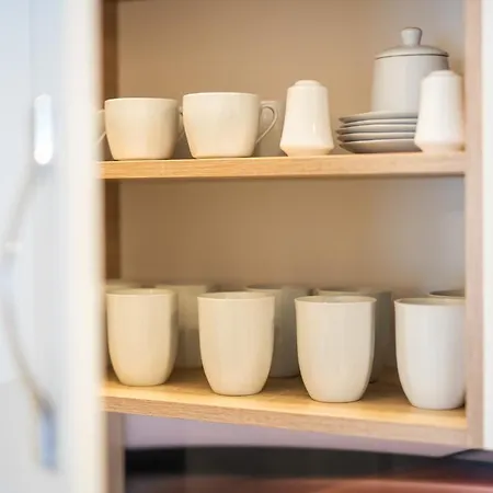 Seaside Breeze Stylish Balcony & Parking By Renters مينززدرويه