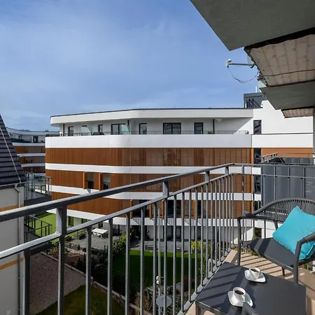 Seaside Breeze Stylish Balcony & Parking By Renters *