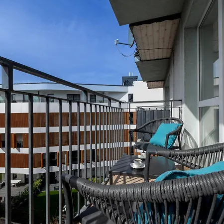Seaside Breeze Stylish Balcony & Parking By Renters