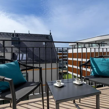 Apartment Seaside Breeze Stylish Balcony & Parking By Renters