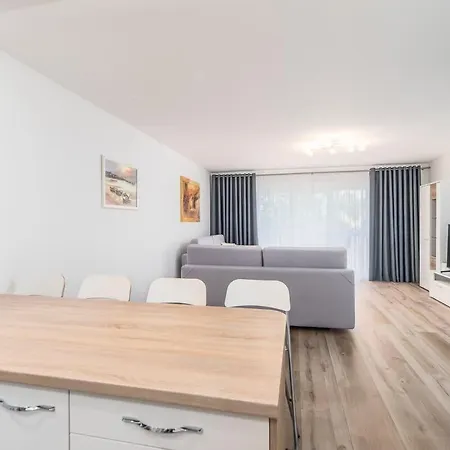 Seaside Breeze Stylish Balcony & Parking By Renters דירה מידזיזדרויה