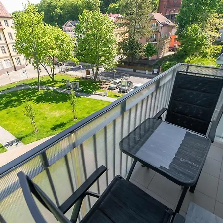 Seaside Breeze Stylish Balcony & Parking By Renters Apartamento